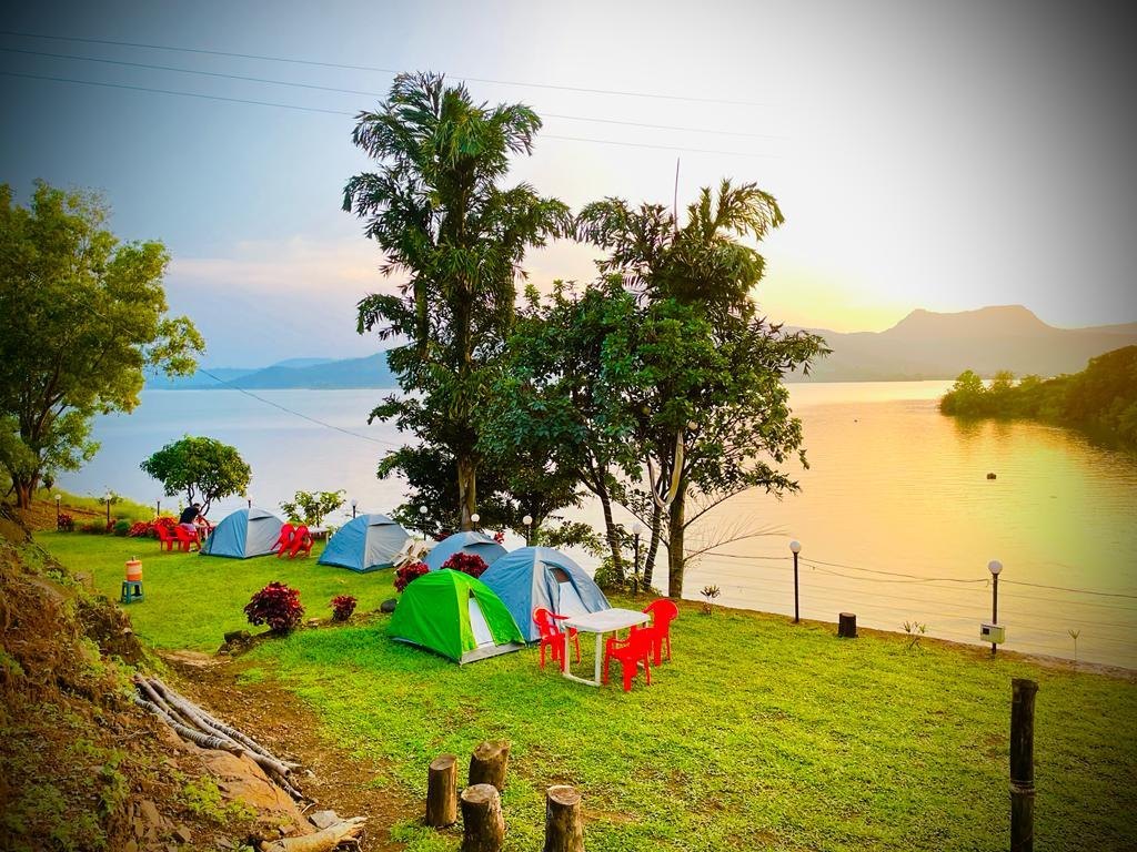 Your lakeside getaway is just a click away!